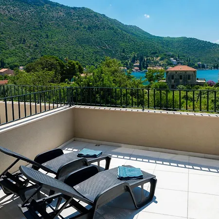 Nicol With Seaview And Free Parking